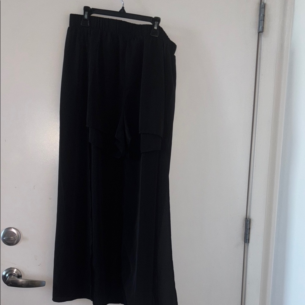 SHEIN Black Flowing Palazzo Shorts